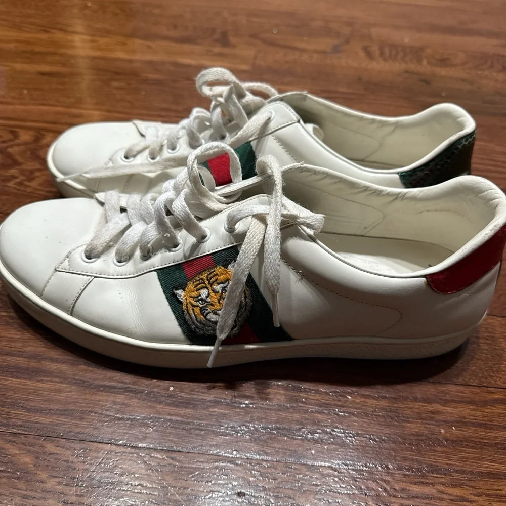 Gucci White Leather Sneakers with Green & Red Web and Tiger Patch - Picture 2 of 4